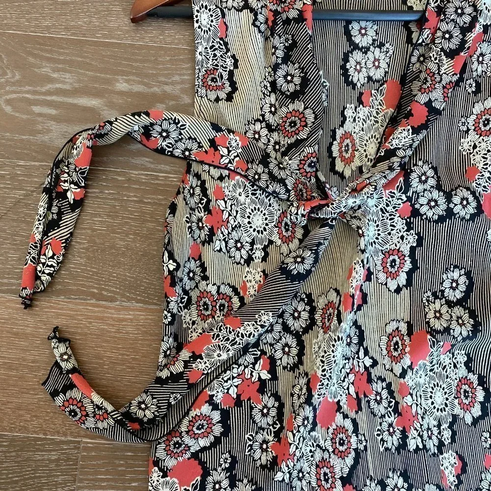 Tape Measure 100% Silk Floral Blouse | L